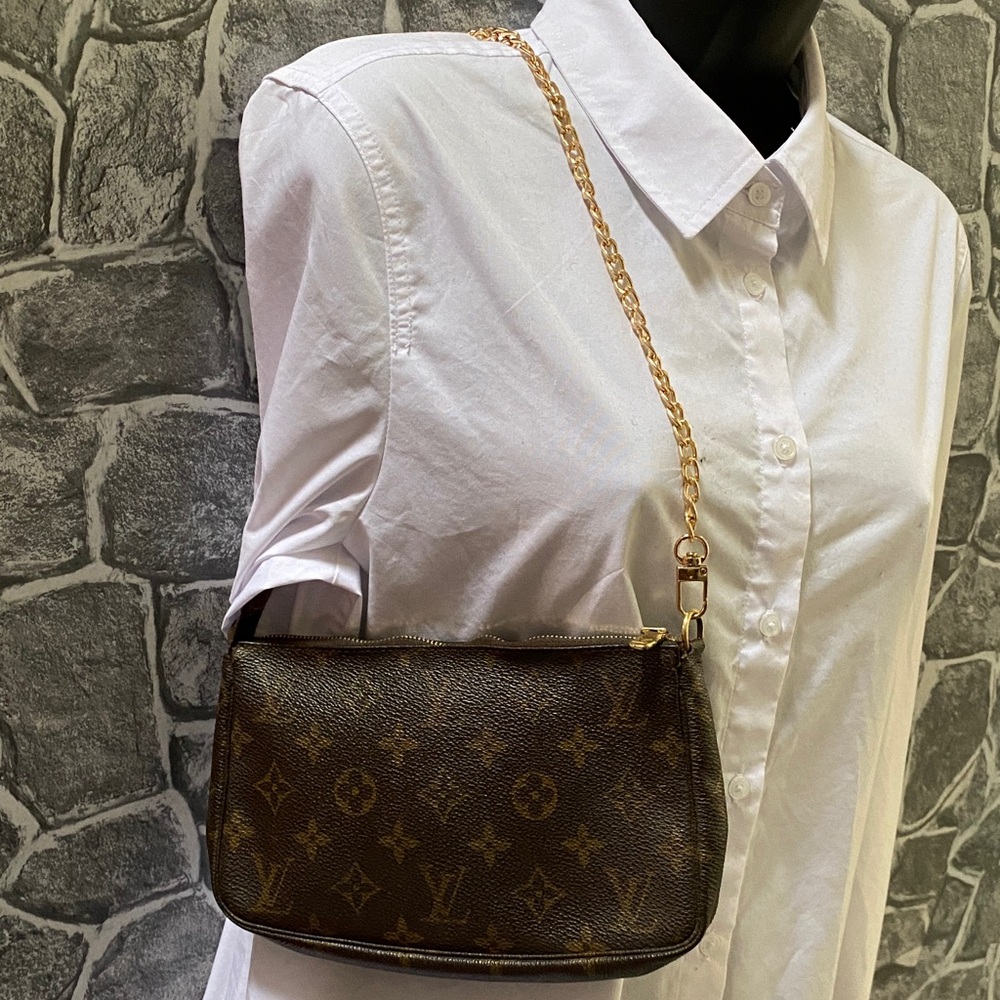 Authentic Louis Vuitton Pochette Monogram Accessories Bag - Picture 5 of 17